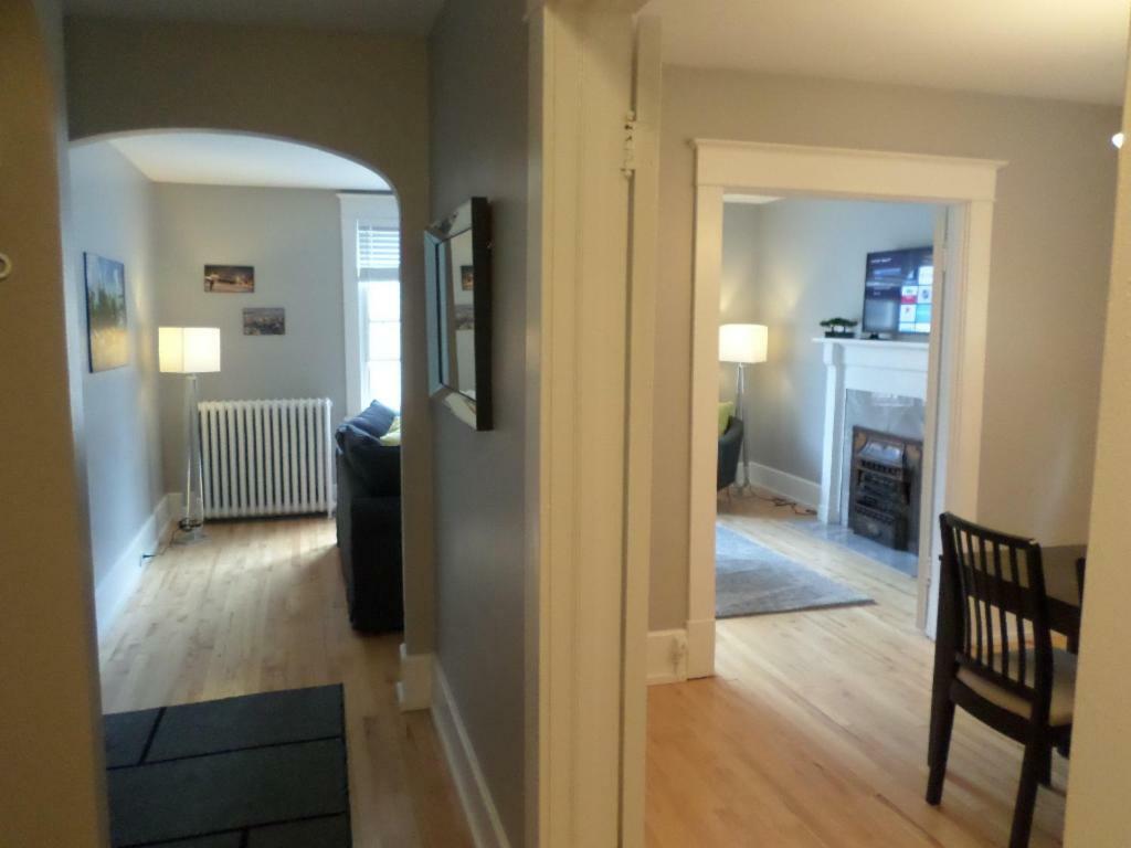 Beautiful, Clean, Quiet 2 Br-In Downtown Ottawa. Parking, Wifi And Netflix Included Apartment Ngoại thất bức ảnh