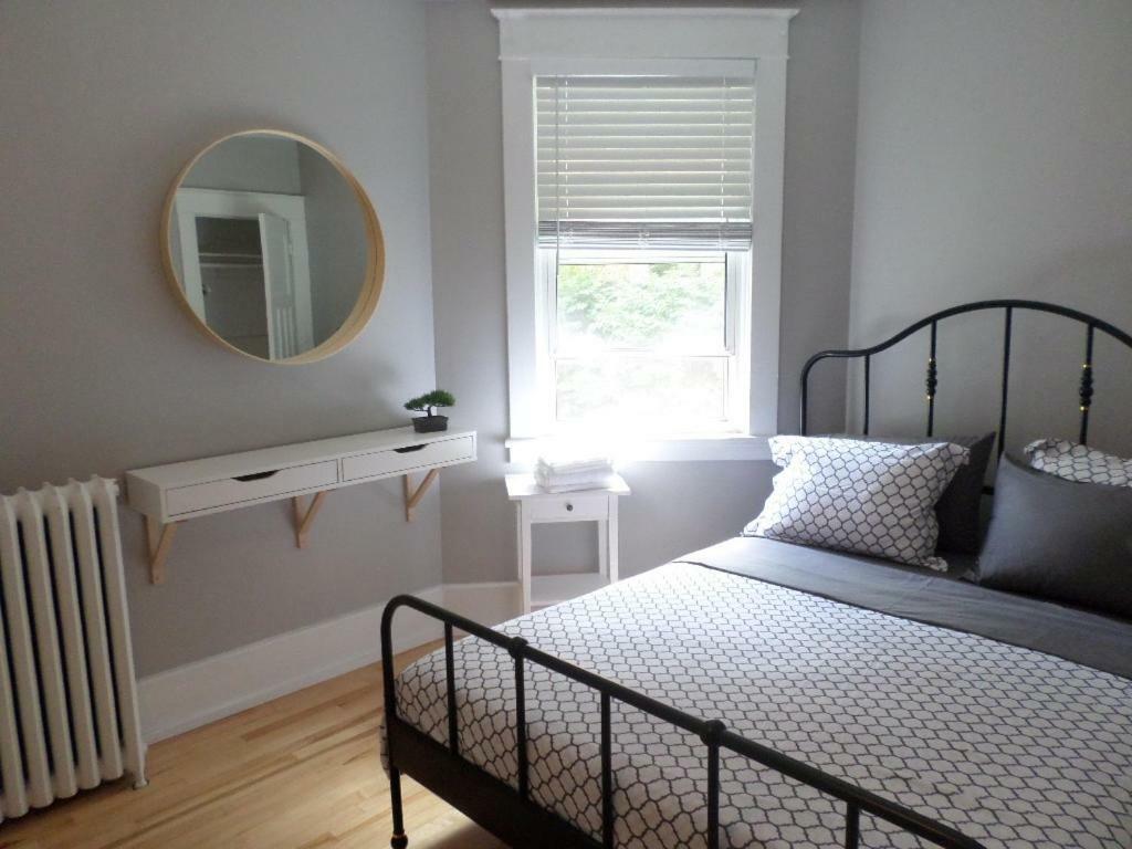 Beautiful, Clean, Quiet 2 Br-In Downtown Ottawa. Parking, Wifi And Netflix Included Apartment Ngoại thất bức ảnh